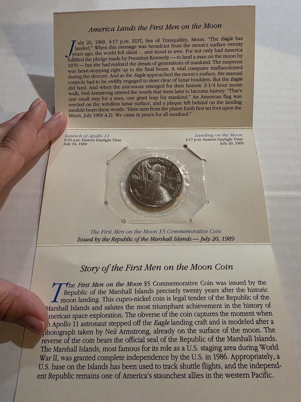 Marshall Islands First Men on the Moon $5 Commemorative Coin Card - Purple - Picture 12 of 12